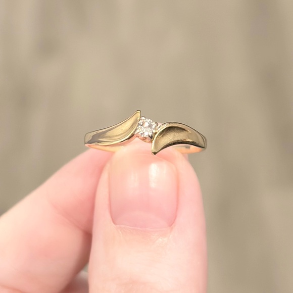 Diamond Engagement Ring: natural solitaire 10K solid yellow gold promise band - Picture 4 of 12